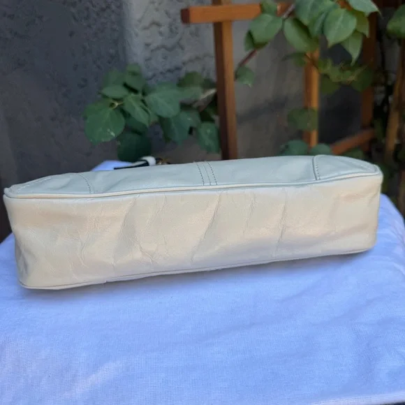 Prada Re-Edition 2002 Medium Leather Shoulder Bag - Picture 12 of 17